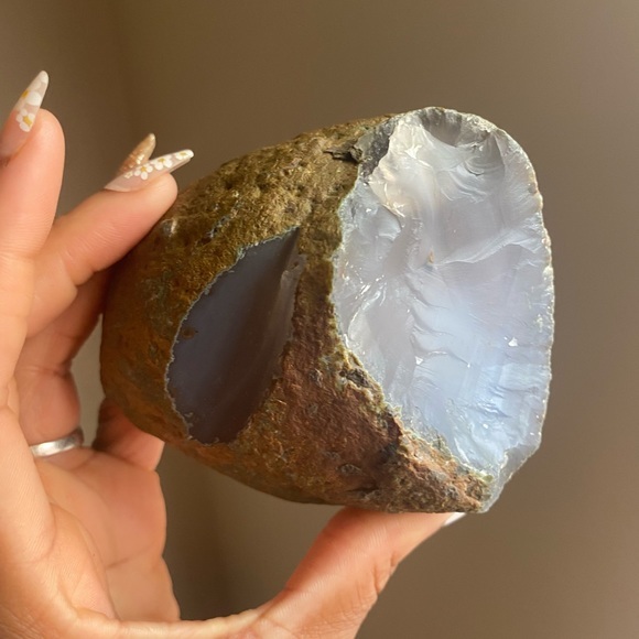 Enhydro Agate Geode with Water Inside - Picture 3 of 10